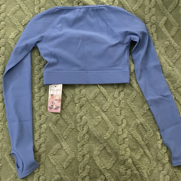 HALARA NWT CROPPED LONG-SLEEVE WORK OUT TOP - Picture 5 of 6